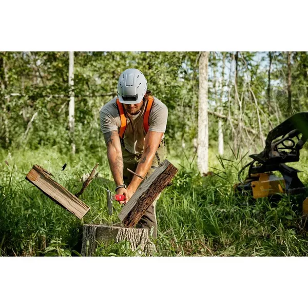 Milwaukee 26 Splitting Axe 48 22 9062 Usage Chopping Wood