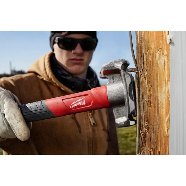 Milwaukee Lineman Hammer 4 In 1 48 22 9040 Removing Nail From Power Line