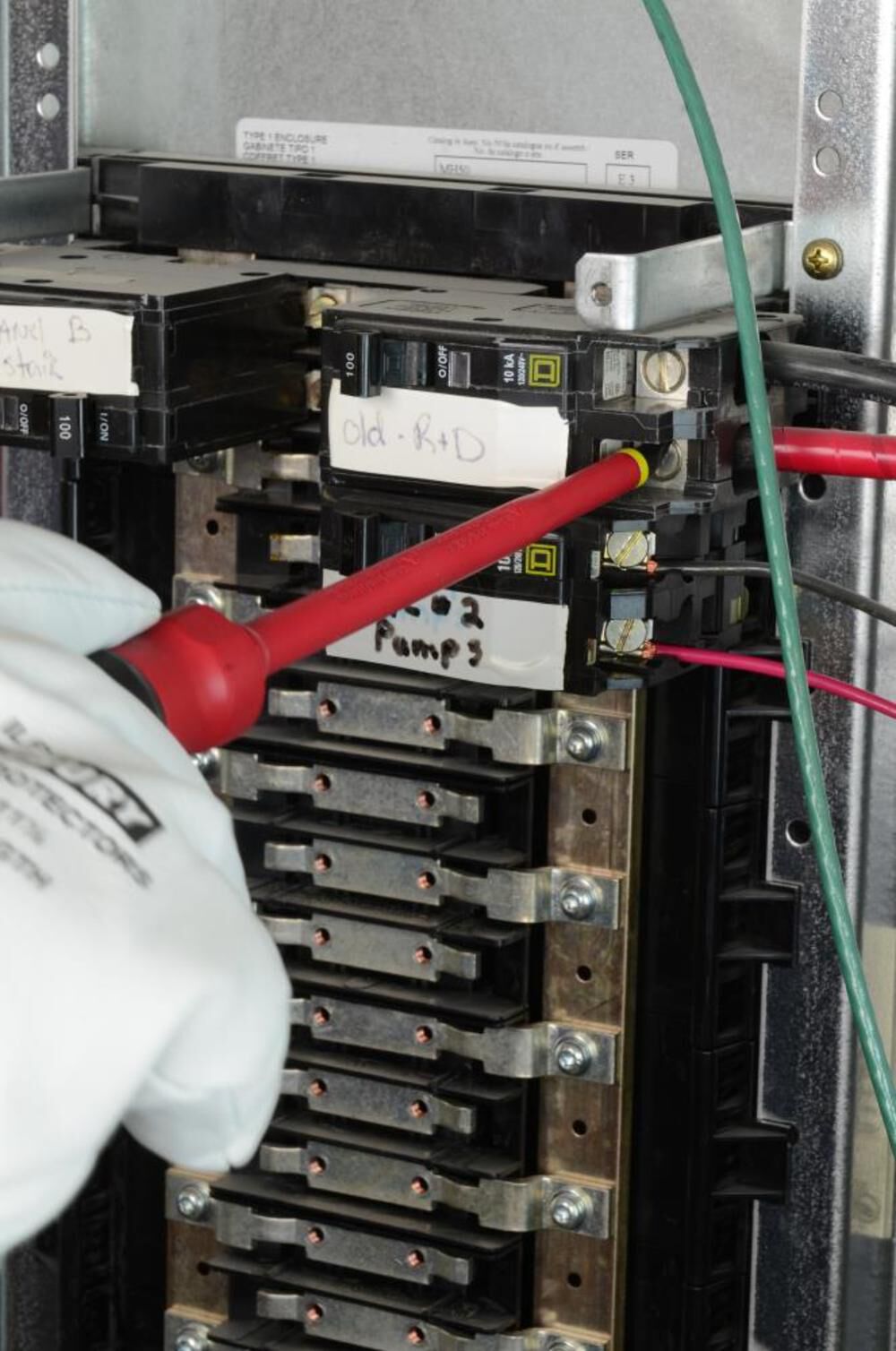 Milwaukee 4-Piece 1000V Insulated Screwdriver Set with Roll Pouch - Image 11