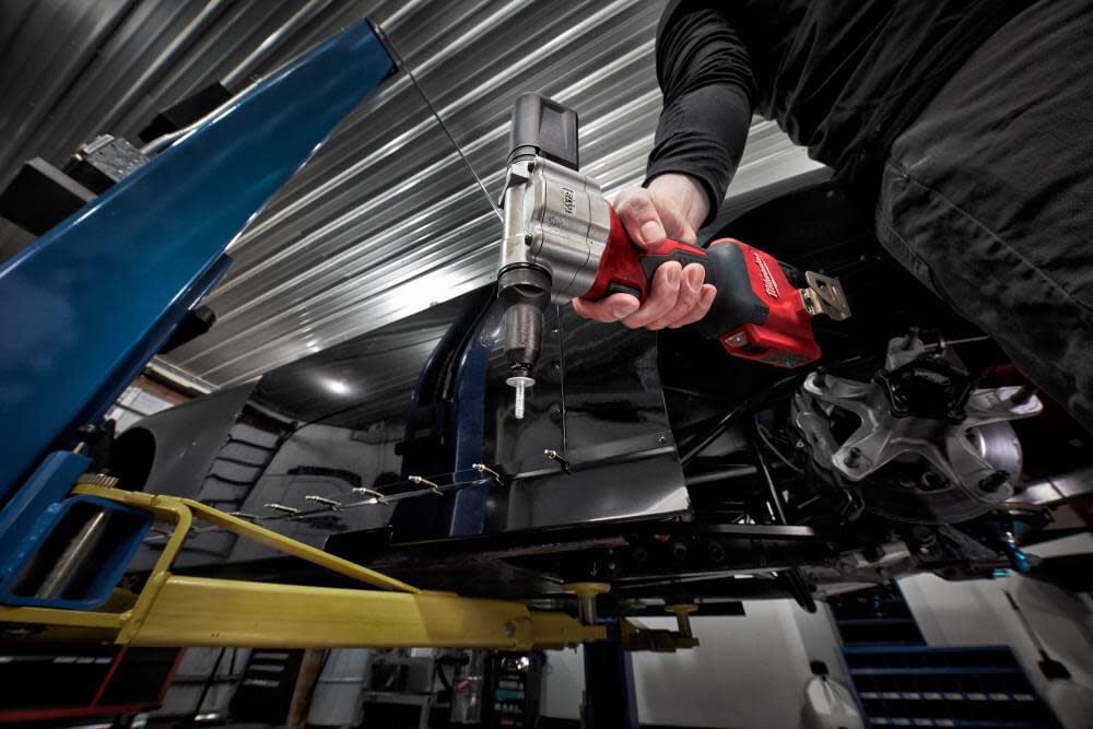 Milwaukee M12 Cordless Rivet Gun (Bare Tool)